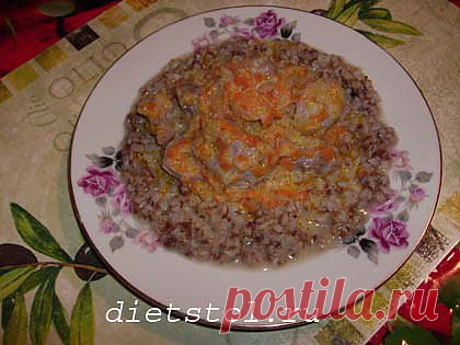Желудки куриные тушеные  в соусе из сметаны и овощей