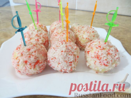 Рецепт: Рисовые шарики со шпротами, яйцами и крабовыми палочками на RussianFood.com