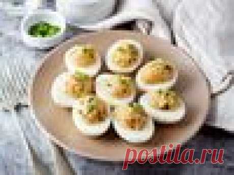 Чем угощать гостей, если не умеешь готовить / Делаем простые закуски для фуршета или вечеринки – статья из рубрики "Что съесть" на Food.ru