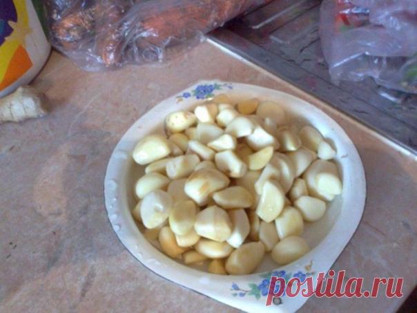 Чеснок и вода спасли меня от «букета» болезней.

Рецепт, который дала бабулька на рынке
Начну с того, что после 40 лет болезни буквально начали атаковать мой организм. Я стала очень уставать, ноги отекали, часто донимала тошнота, даже если поела только овсянку на воде. Постоянно плохое самочувствие и одышка были моими спутниками, что, в общем-то, неудивительно при моем весе в 90 кг (рост 165 см).
See more