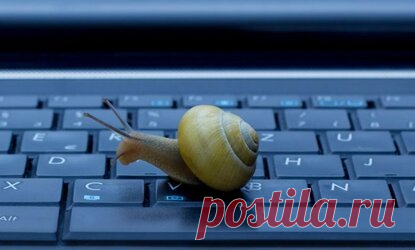 Всего одна настройка может резко поднять скорость интернета Нередки ситуации, когда интернет работает слишком медленно, а провайдер отвечает на ваши запросы и жалобы сообщениями, что проблема не на его стороне. В таких случаях, как правило, нет реальных проблем с абонентской линией и оборудованием, зато нужно обратить внимание на настройки. Речь, прежде всего, идет о всего одной настройке – настройке DNS-сервера. Но прежде, чем начать рассказывать о ней, нужно рассказать о...