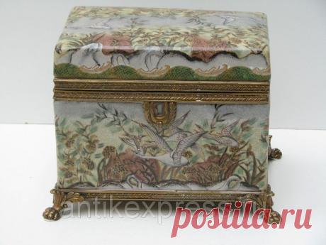 Старинная позолочена шкатулка