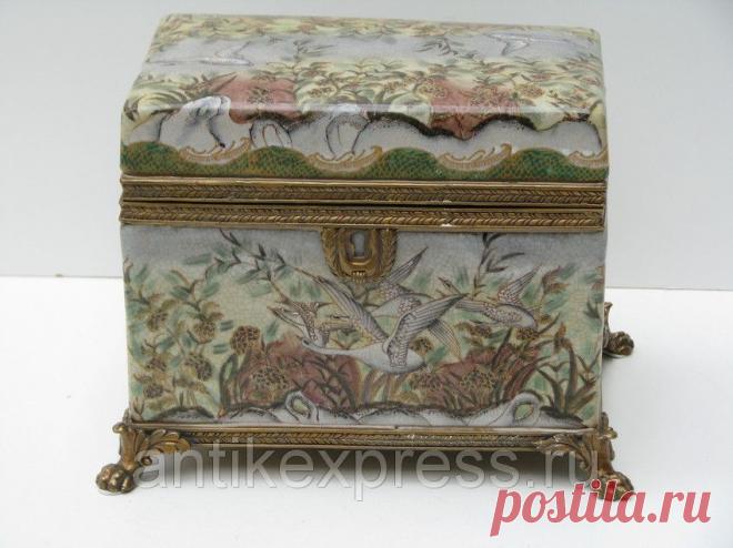 Старинная позолочена шкатулка