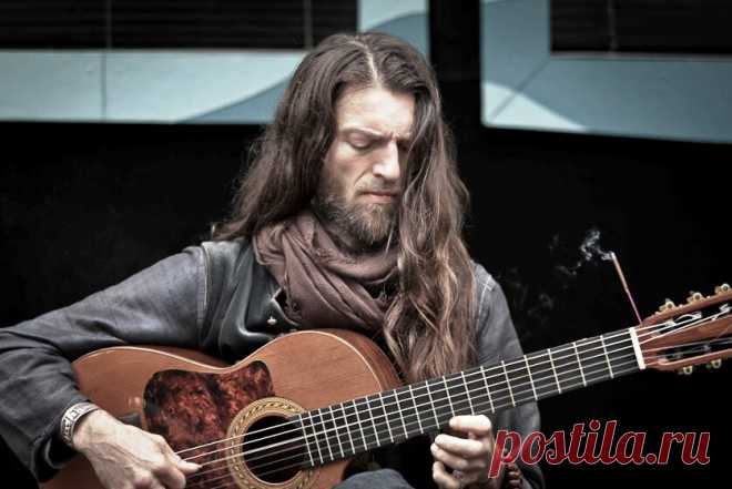 Гитарист-виртуоз из СССР, играющий на площадях Европы. Эстас Тонне (видео) | Сказочник | Яндекс Дзен