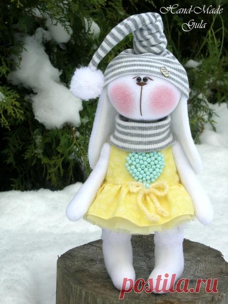 Интерьерная зайка. Рост 23см. День Рождения 12.10.2016г.