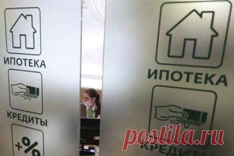 Россиянам раскрыли способ быстро погасить ипотеку. Россияне смогут быстрее погасить ипотеку, если будут вносить платежи с долларового вклада, открытого в том же банке, где был оформлен кредит на жилье. Подобный способ в беседе с «Известиями» рассказала финансовый эксперт Ксения Аверс. Россиянам стоит пока не вносить досрочные платежи по ипотеке.