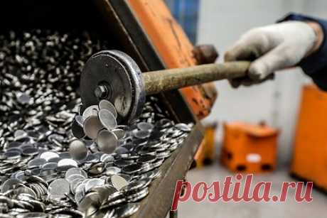 В Иркутске пройдет фестиваль кузнецов. В Иркутске пройдет фестиваль кузнечного мастерства. Мероприятие состоится в воскресенье, 26 ноября, в парке семейного отдыха в микрорайоне «Солнечный». Свои работы на фестивале представят участники из Иркутска, Улан-Удэ и Ангарска. На мероприятии пройдут мастер-классы по чеканке монет, ковке и фехтованию.