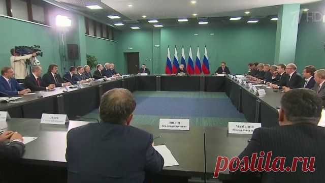 Владимир Путин дал поручение чиновникам провести внутреннее расследование допингового скандала - Первый канал