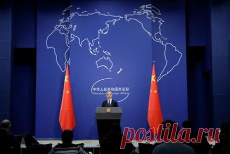 Китай пригрозил США принять контрмеры из-за санкций против своих чиновников. США являются «главным нарушителем прав человека в мире» и Пекин готов принять контрмеры против Вашингтона за санкции в отношении китайских чиновников. Об этом заявил официальный представитель МИД КНР Ван Вэньбинь. Дипломат пригрозил зеркальным ответом на действия Соединенных Штатов в случае отказа снять санкции.