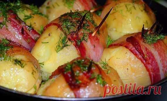 Картофель фаршированный беконом и сыром