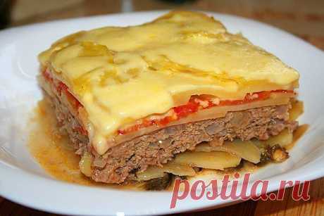 Овощная запеканка с фаршем
Great Food • Лучшие Рецепты


Идеальный вариант сытной запеканки, если вы ждете гостей.

Ингредиенты:

- 700-800 г говяжьего фарша
- 6 средних картофелин
- 1 крупная репчатая луковица
- 1 средний баклажан
- 3-4 средних помидора
- сыр (можно и без него)
- свежий фиолетовый базилик
- оливковое масло
- соль,перец, орегано