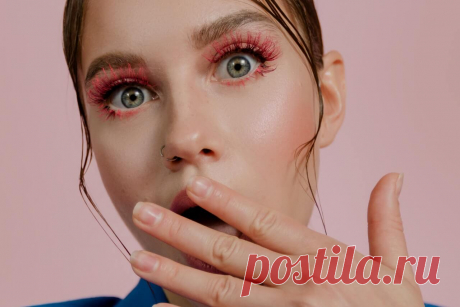 Модные ресницы - тренды с примерами • Журнал NAILS Какие ресницы и техники наращивания в моде в 2022. Лисий эффект, тонкие, лучики, мокрые, мокка и цветные. Что с накладными. Много фото образов.