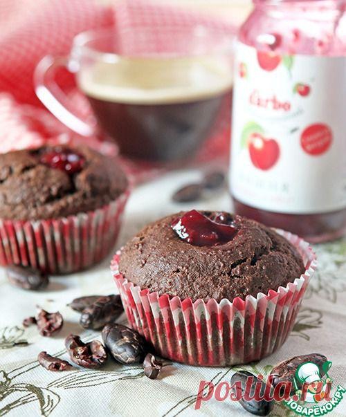 Полезные шоколадные маффины с вишневым конфитюром.