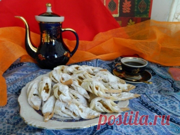 Печенье "Чарох" Ингредиенты:
Масло сливочное — 100 гМука — 350 гЯйцо — 1 шт.Сахар для теста — 70 гСахар для начинки — 3 ст. л.Молоко — 50 млРазрыхлитель — 1 ч. л.Ванилин — 1 пакетикЯблоки — 4 шт.Вода — 50 млКорица (молотая) — 1...