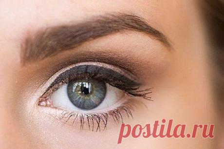 Дневной макияж глаз со стрелками своими руками