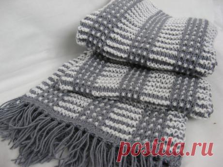 Мужской шарф. - мужской шарф спицами Ура , я это сделала !!)) Не люблю вязать шарфы - нудновато .  Попросили связать двухцветный и длинный  и вот что у меня получилось . Нитки  Alize baby wool (40% шерсть  40% акрил 20% бамбук) 50г-175метров Ширина шарфика 23 см  ...