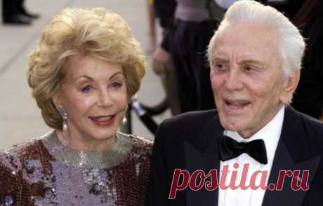 Кирк Дуглас успешно женился: история любви известного актера и его публициста