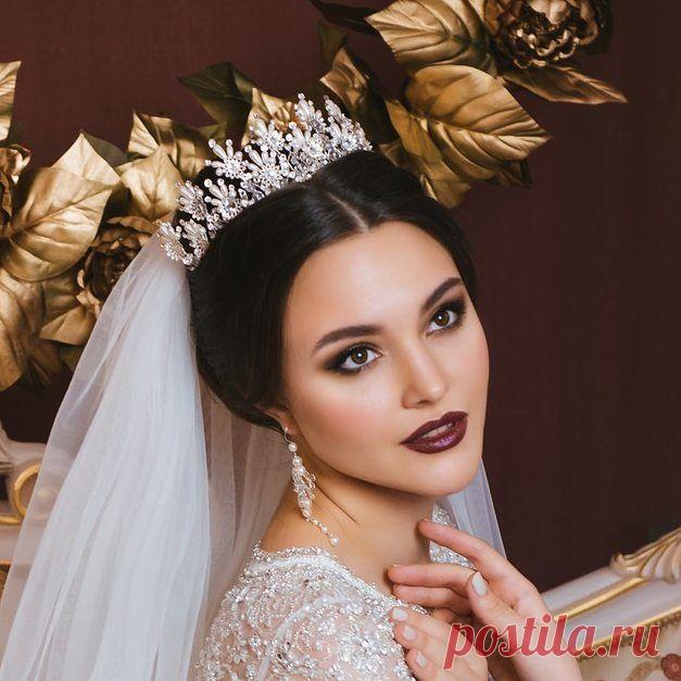 Чудесная сказка и искрящееся волшебство – какая девочка откажется от этой мечты в день своей свадьбы? Королевская роскошь «барокко» должна окружать невесту и соответствовать торжественности этого замечательного момента. Быть настоящей королевой, элегантной и немного таинственной, безупречной и безгранично женственной,😃 не знающей себе равных – это стиль истинной леди, соблазнительницы по призванию.
Наш фотопроект создан стараниями дружной команды по-настоящему увлеченных...