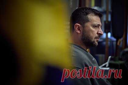 Экс-премьер Украины указал на смешное решение Зеленского. Украина под контролем Владимира Зеленского не присоединится к Евросоюзу. Об этом заявил украинский экс-премьер Николай Азаров в интервью каналу «Соловьев LIVE». По его словам, «карта» вступления в Евросоюз разыгрывается ради того, чтобы воодушевить уставших от конфликта украинцев.