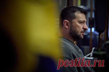 Экс-премьер Украины указал на смешное решение Зеленского. Украина под контролем Владимира Зеленского не присоединится к Евросоюзу. Об этом заявил украинский экс-премьер Николай Азаров в интервью каналу «Соловьев LIVE». По его словам, «карта» вступления в Евросоюз разыгрывается ради того, чтобы воодушевить уставших от конфликта украинцев.