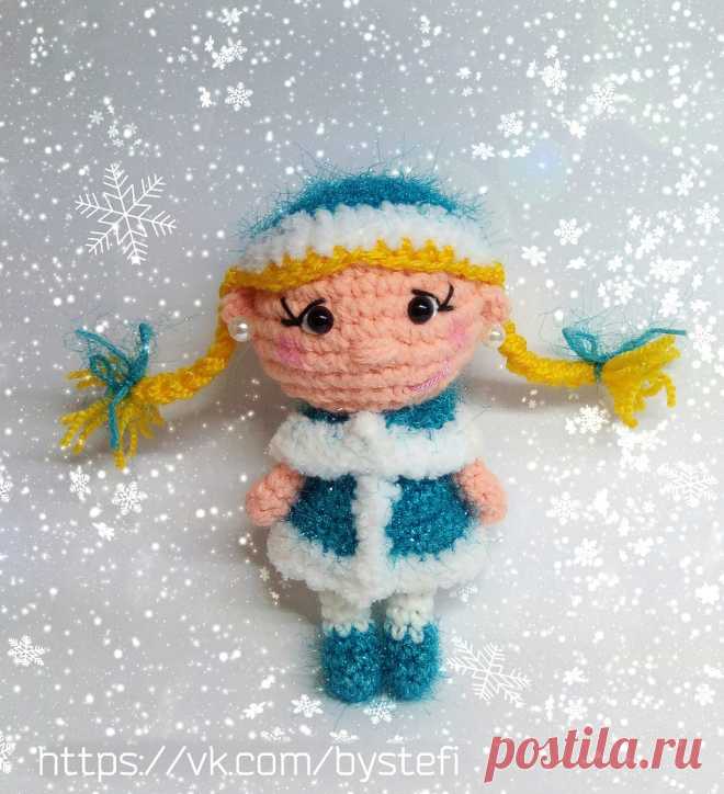 PDF Снегурочка. FREE amigurumi crochet pattern. Бесплатный мастер-класс, схема и описание для вязания игрушки амигуруми крючком. Вяжем игрушки своими руками! Новый год, Merry Christmas, happy new year, Weihnachten, Xmas. #амигуруми #amigurumi #amigurumidoll #amigurumipattern #freepattern #freecrochetpatterns #crochetpattern #crochetdoll #crochettutorial #patternsforcrochet #вязание #вязаниекрючком #handmadedoll #рукоделие #ручнаяработа #pattern #tutorial #häkeln #amigurumis