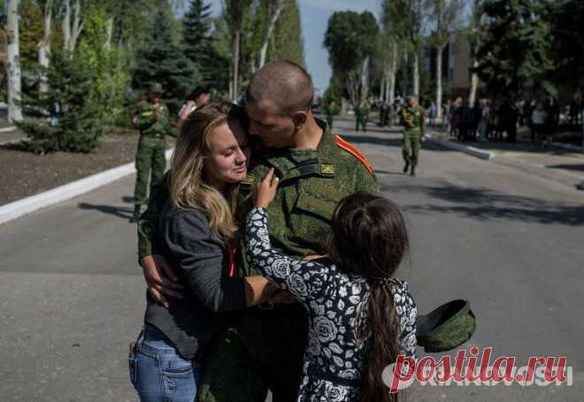 Вручение знамени Донецкому высшему общевойсковому командному училищу | РИА Новости