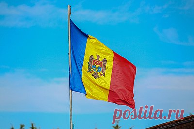 Русскоязычный канал в Молдавии оштрафовали за отсутствие новостей с Украины. Русскоязычный канал РЕН-ТВ Moldova оштрафовали в том числе за отсутствие новостей с Украины. Об этом сообщает молдавский Совет по телерадиовещанию (СТР). Как сообщила вице-председатель СТР Анета Гонца, сумма штрафа за несколько нарушений закона составила 30 тысяч леев (1,6 тысячи долларов).