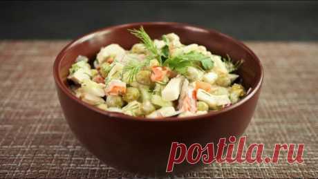 Салат «Сытый муж» на новогодний стол и не только
Салат простой, но очень вкусный, поэтому его можно готовить и на праздник, и просто так, на ужин. Кстати, такой салат нравится и девушкам, несмотря на его «брутальное» название. Он не тяжелый, хотя и с майонезной заправкой, но основная часть ингредиентов – это свежие овощи.