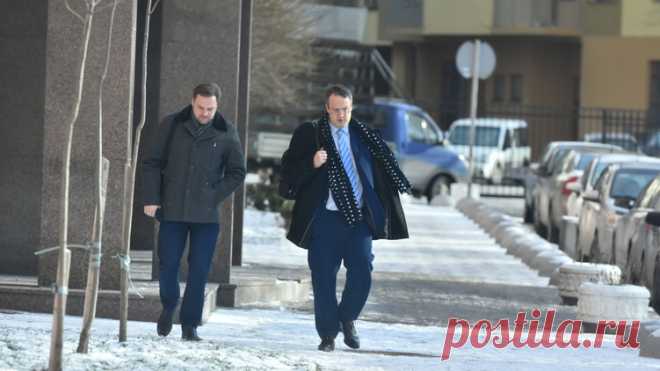 Все что известно об Антоне Геращенко: машины, квартиры и бизнес на недвижимости Согласно официальной биографии, Антон Геращенко начинал свой путь в большую политику с поста руководителя Красноградской райгорадминистрации в Харьковской области.