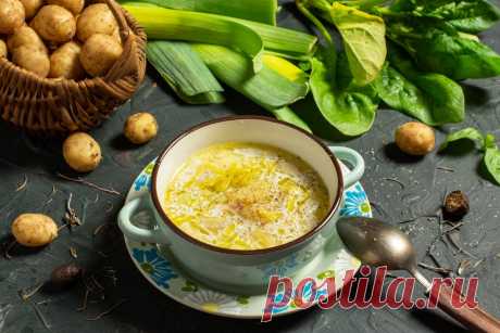 Летний сливочный суп со спаржей, молодым картофелем и луком пореем. Пошаговый рецепт с фото — Ботаничка.ru Летний суп из спаржи, молодого картофеля и лука-порея — это сытное и ароматное блюдо, которое готовится очень быстро. У него нежный сливочный вкус, который прекрасно сочетается с молодой спаржей и белым луком. Фото: pinterest.com Суп из спаржи и картофеля с луком-пореем Суп из молодой спаржи с картофелем и луком-пореем получается легким и вкусным, а его приготовление не займет у вас более…
