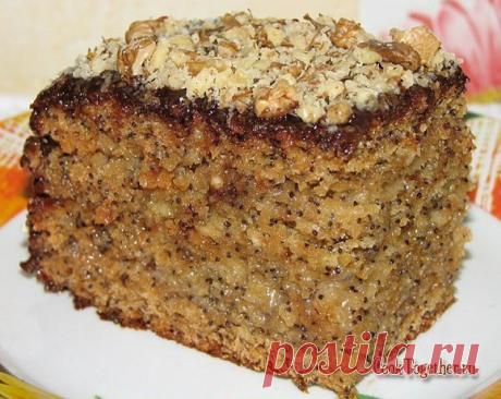 ТОРТ МЕДОВО-МАКОВЫЙ Коржи получаются нежные, с лёгким медовым ароматом. Готовится быстро, съедается ещё быстрее :). Для коржей: 2 яйца, 2/3 стакана сахара, 2 ст.л. мёда, 200 граммов сметаны, 1 стакан муки, 0.5 ч.л. соды, 3 ст.л. сухого мака Для крема: 300 граммов сметаны, 2/3 стакана сахара Шоколадная глазурь: 1 стакан сахара, 3 ст.л. молока, 3 ч.л. какао, 25 граммов сливочного масла, толчёные орехи Разбиваем в миску яйца, добавляем к ним сахар и 2 щедрых столовых ложки мёда. Добавляем сметану…