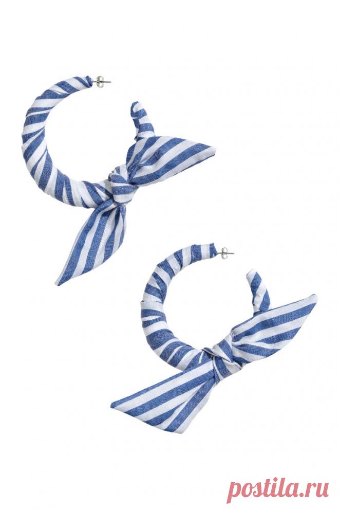 Крупные серьги - Белый/Синяя полоска - Женщины | H&M RU