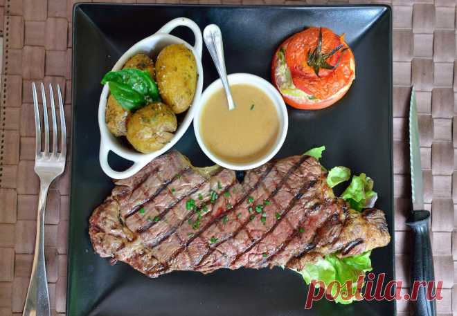 Типичные мясные блюда в Испании | Privetmadrid.com Испанцы просто обожают мясо. Чего стоит одно разнообразие видов колбас и хамона, которые являются очень популярными в испанской кухне! Рыбные блюда здесь едят не очень охотно, а вот мясные- с большим удовольствием! На данный момент, наиболее популярными ингредиентами испанских блюд считаютсякуриное филе, свинина и мясо индейки. В ресторанах Вы можете встретить мясные блюда в печеном, …