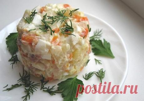 Салат из рыбных консервов с сыром и картофелем | Печем и варим