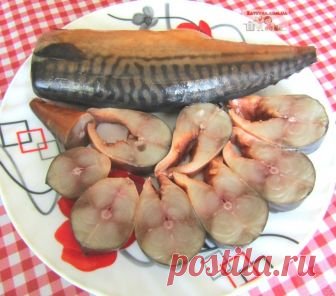 Скумбрия в луковой шелухе и чае (фальшивая копчёная скумбрия) Для любителей рыбы хочу предложить рецепт соления скумбрии в луковой шелухе и чайной заварке. Скумбрия получается на вид как копченая, на вкус как соленая, но очень вкусная за счет чая и приправ. Приготовим!
