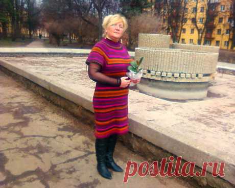 платье связано  спицами...