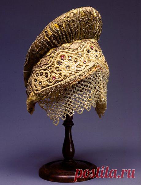 Старинные женские шапочки с выкройкой и описанием