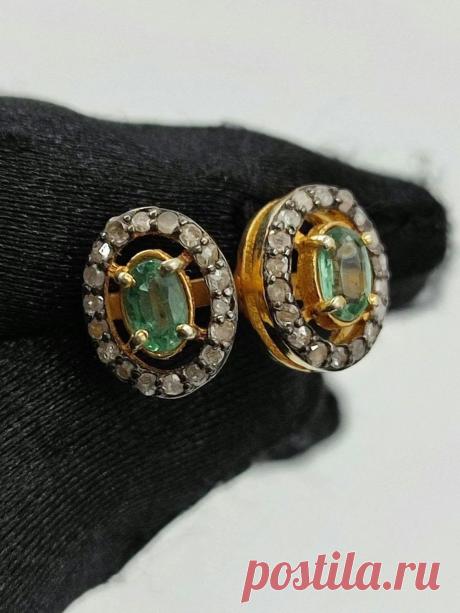 Серебряные позолоченные серьги с натуральными изумрудами и бриллиантам купить в интернет-магазине Ярмарка Мастеров по цене 28110 ₽ – WW3GYRU, Серьги-пусеты, Стамбул - доставка по России Серебряные позолоченные серьги с натуральными изумрудами и бриллиантам в наличии в интернет-магазине на Ярмарке Мастеров - 55245202. Серьги-пусеты от Jewelry chic. Размер: 9*7 мм. Материал: серебро 925 пробы, золочение, натуральные камни, драгоценные камни, Натуральный изумруд, бриллианты н...
