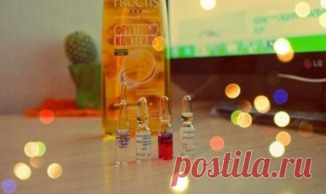 Действенный способ борьбы с выпадением волос в домашних условиях Итак, Вам понадобиться:
1 ампула витамина В6;
1 ампула витамина В12;
1гр. витамина С (продаётся в пакетах);
2 ст. л. касторового или репейного масла;
2 ст. л. мёда (разогреваем на водяной бане);
2 ст. л. любого бальзама для волос.
Всё смешиваем. Наносим на волосы за 1 час до мытья сначала на