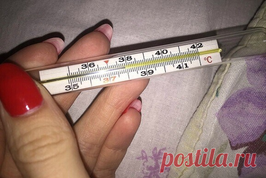 Чтобы проверить свою щитовидку, нужен только градусник
Мало кто об этом знает, но еще 50 лет назад ученый Брода Отто Барнс
 обнаружил, что температура тела - отличный индикатор того, как работает
 ваша щитовидная железа.
Есть только один нюанс: температуру тела нужно мерять сразу после
 пробуждения, еще в кровати.

Барнс заметил, что ненормальная температура по утрам - первый признак воспалительного процесса в щитовидной железе. А сейчас все знают, что если этот орган наше...