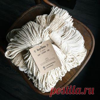 Маленькое осеннее чудо 
Есть новенькие 
Скоро будет пост с ценушками и новыми позициями. Торопливые пишите в директ или вконтакте.
Плохая новость - это последний привоз по этим ценам, всё дорожает, и веревочки увы тоже 
.
#макраме #macrameonelove #веревкадлямакраме #шпагатдлямакраме #макрамеверевка #хлопковыйшнур #хлопковыйвитойшнур