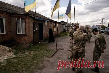 Украине предрекли потерю Одессы и Харькова. Обозреватели Дэвид Ранделл и Майкл Гфеллер заявили, что если Россия скорректирует цели специальной военной операции, то Украина из-за провального контрнаступления может не удержать контроль над Одессой и Харьковом. По мнению экспертов, без прямого вмешательства НАТО украинская армия потеряет эти города.