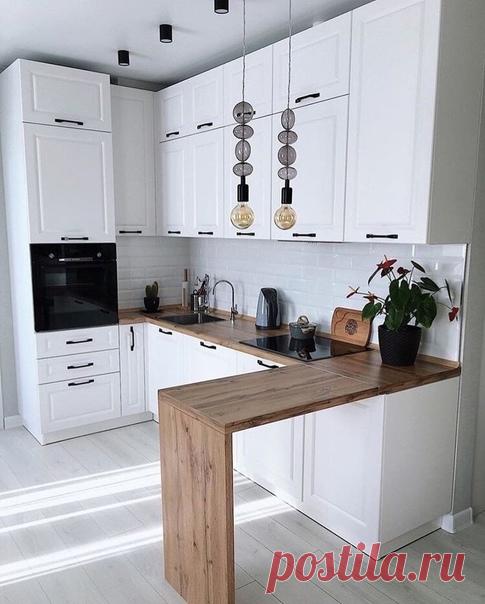 Милая, светлая кухня в студии!