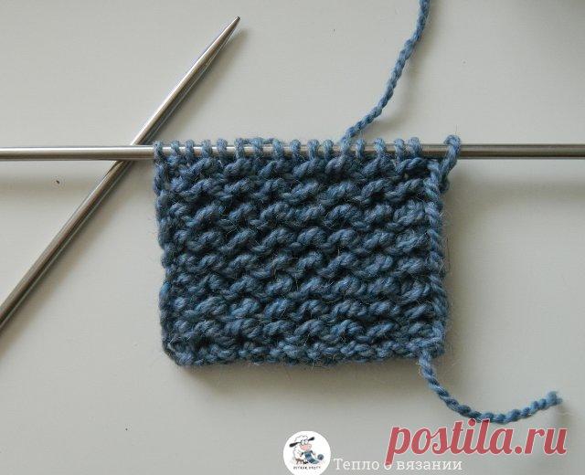 Объёмный вариант платочной вязки. Идеален для шарфов и кардиганов  С таким узором вы получите изделие плотной текстуры. Ажур — один из самых популярных узоров в узоре платочной вязки, ведь он легко растягивается по горизонтали. Вяжется очень просто. Главное не делать большое количество накидов. Для этого нужно следить за количеством провязанных вместе лицевых. При таком способе платочная вязка будет эластичной, а изделия получится лёгким и воздушным. В этом видео-уроке на примере узорного свит…