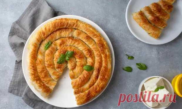 Сочный мясной пирог из хрустящего слоеного теста - Parents.ru - 23 января - 43482739654 - Медиаплатформа МирТесен
