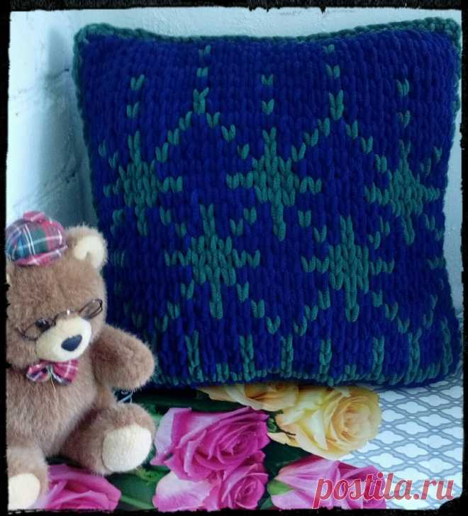 Подушка- это не только обычный и необходимый атрибут для сна. Это важный, яркий, знаковый, модный элемент интерьера!
Декоративная подушка.
Размер примерно 40*40,
Материал Ализе Пуффи Море Оборотная сторона