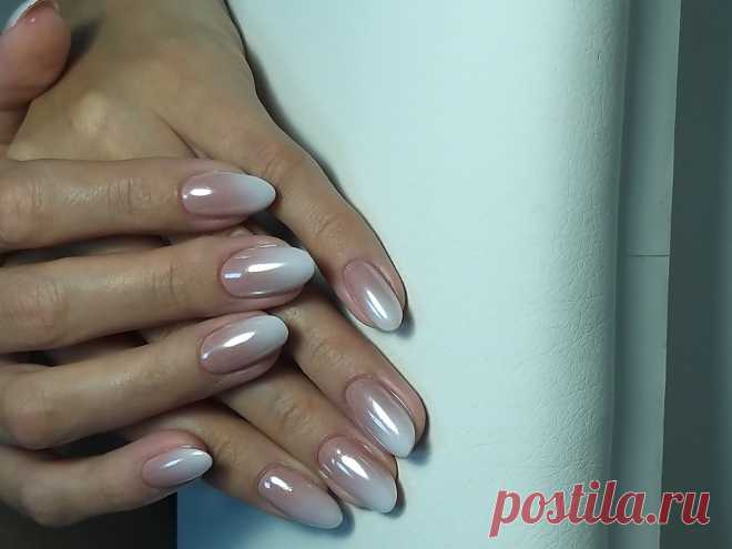 Нюдовый маникюр со светлым градиентом и блестящей втиркой. Смотрите «Нюдовый маникюр со светлым градиентом и блестящей втиркой» от Ирина.