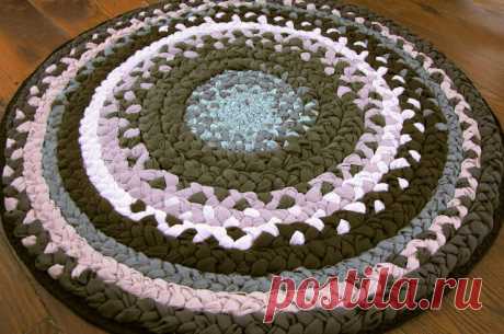 Коврик из старых носков и колготок. Делаем на пальцах с помощью косичек | TashaL | Яндекс Дзен