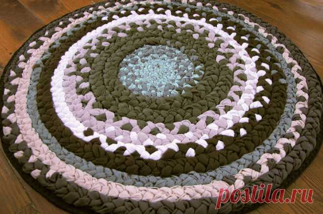 Коврик из старых носков и колготок. Делаем на пальцах с помощью косичек | TashaL | Яндекс Дзен