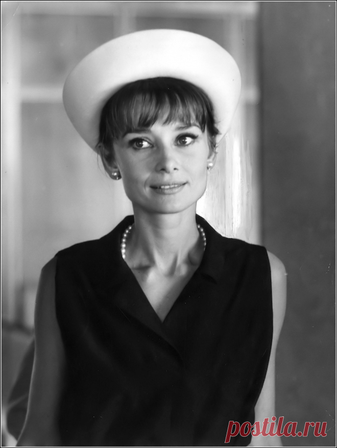 Audrey Hepburn photographed by Pierluigi Praturlon, on July 28, 1962.